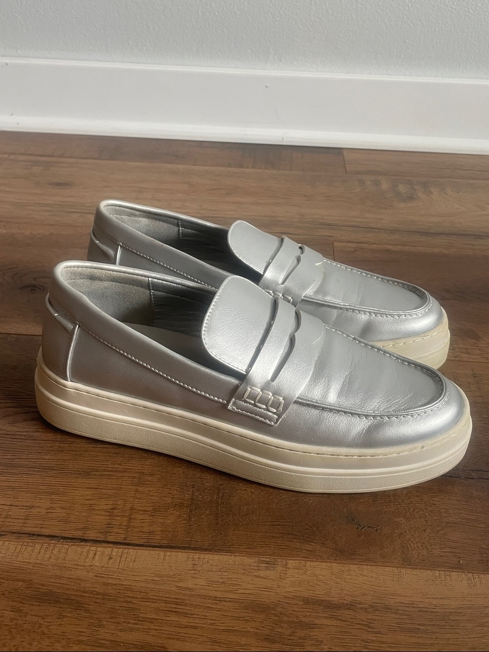 J/Slides Silver Faux Leather Silver Loafers Size 9.5‎